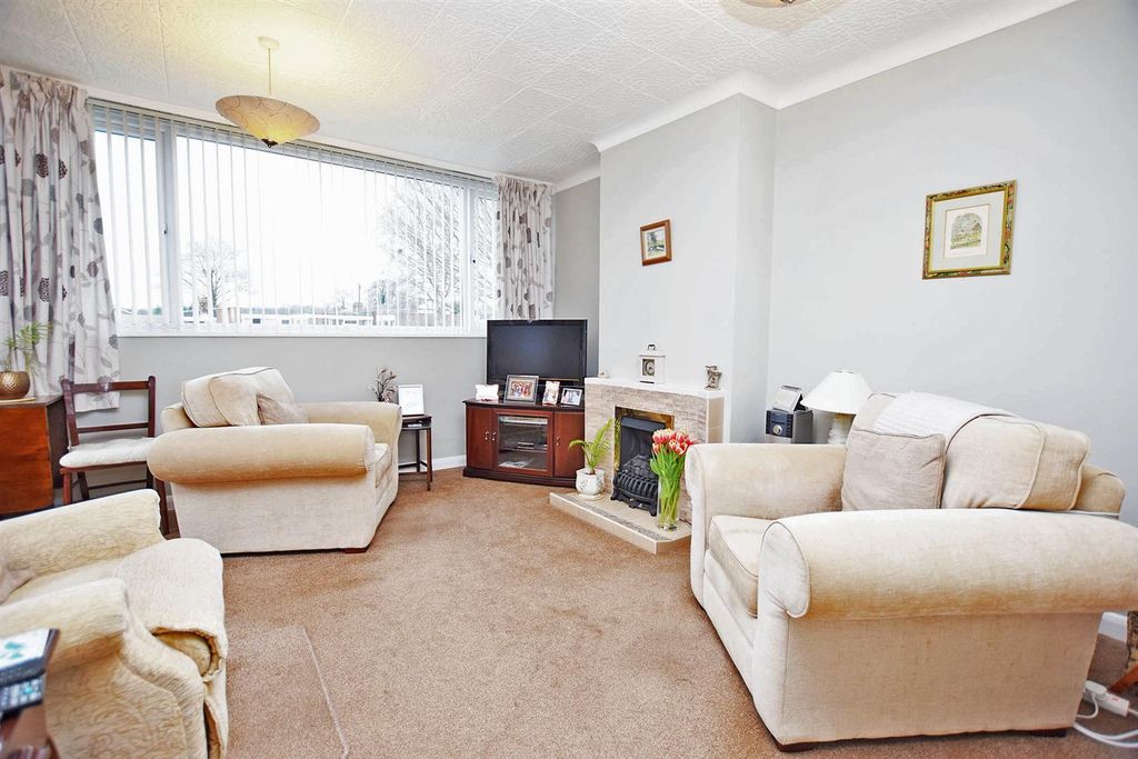 Property photo 3 of 9 Lounge/Diner