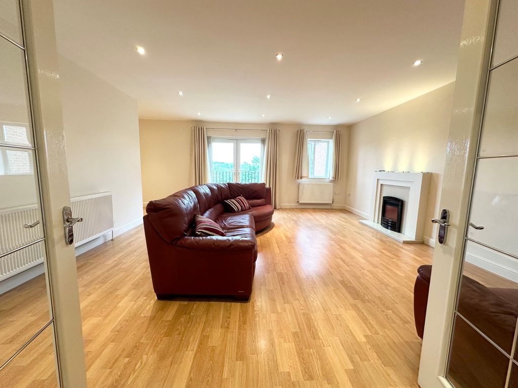 Property photo 2 of 26 Picture No. 15