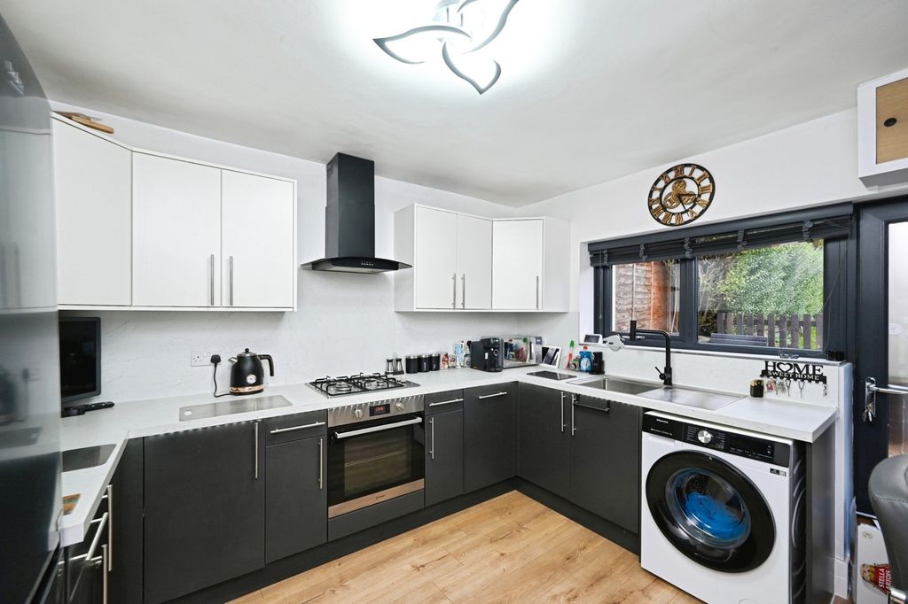 Property photo 2 of 16 Kitchen