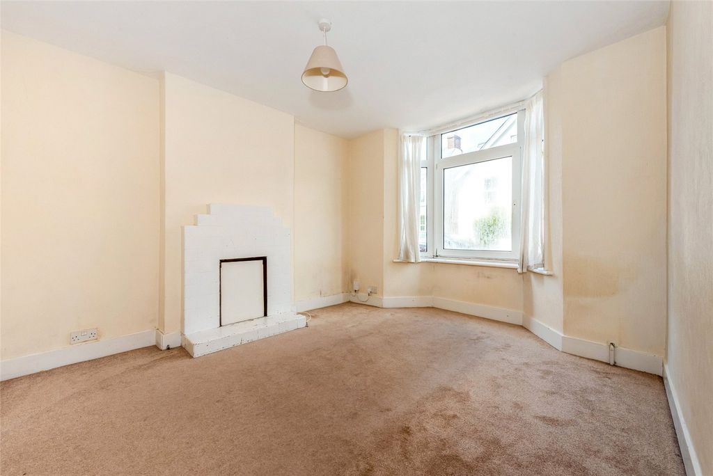 Property photo 2 of 12 Sitting Room