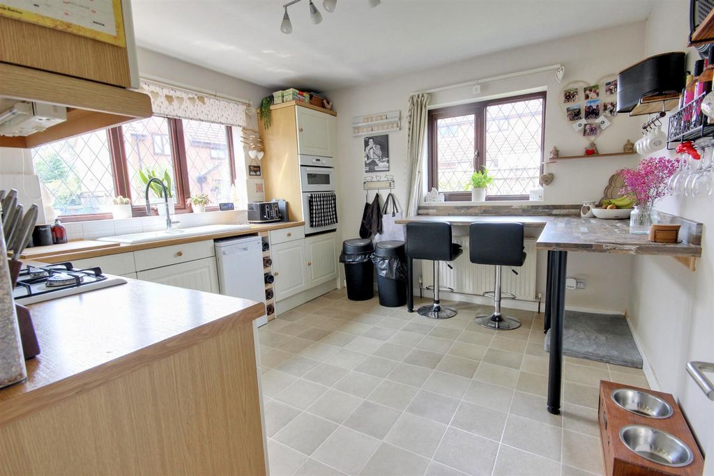 Property photo 3 of 18 Img_5345-Img_5347_Lzn.Jpg