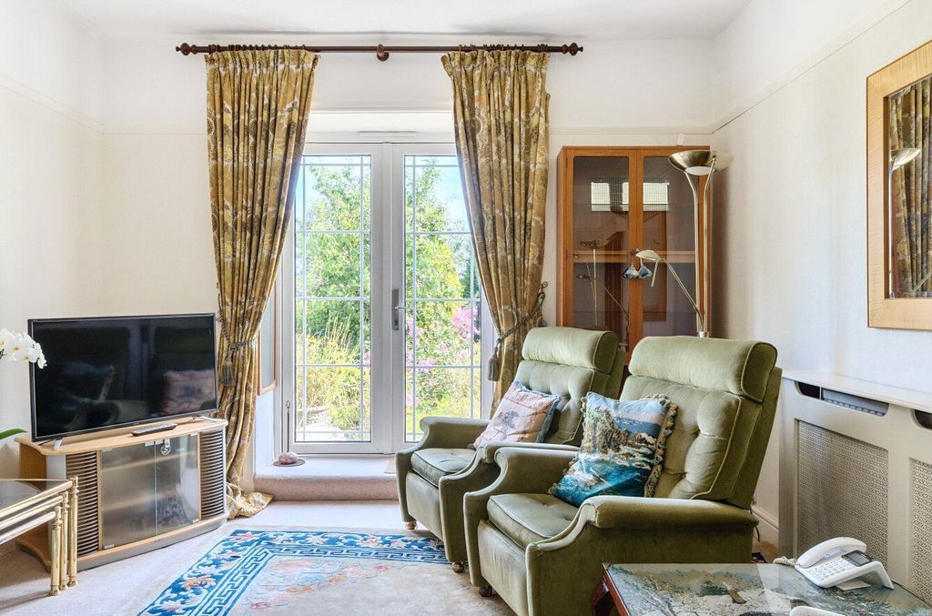 Property photo 3 of 13 Sitting Room