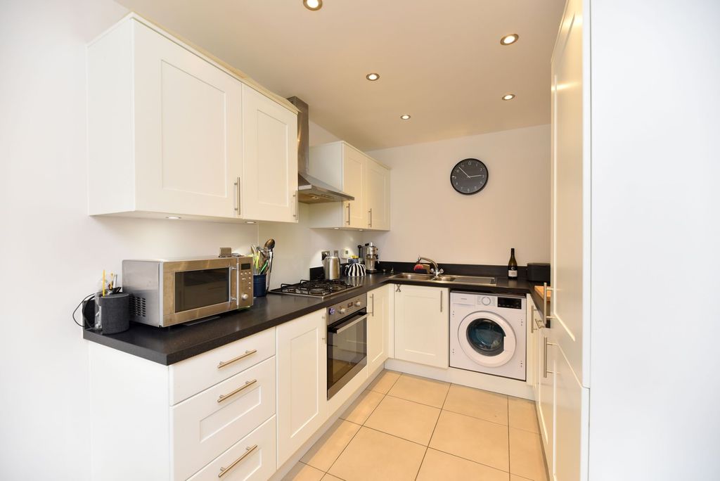Property photo 2 of 24
