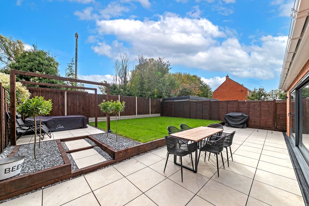 Property photo 2 of 27 15Primroseclose-74