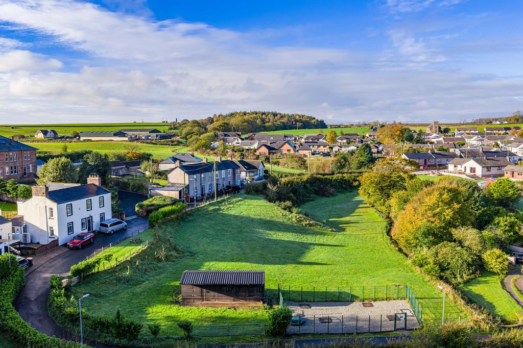 Property photo 3 of 44