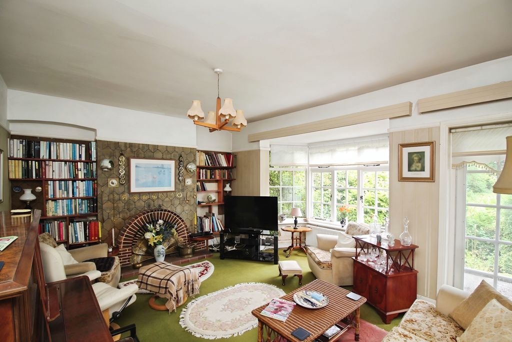 Property photo 3 of 33