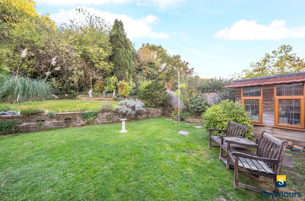 Property photo 3 of 12 Garden