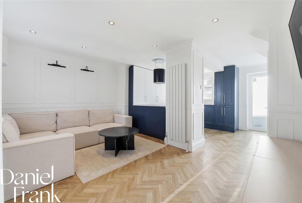 Property photo 2 of 21