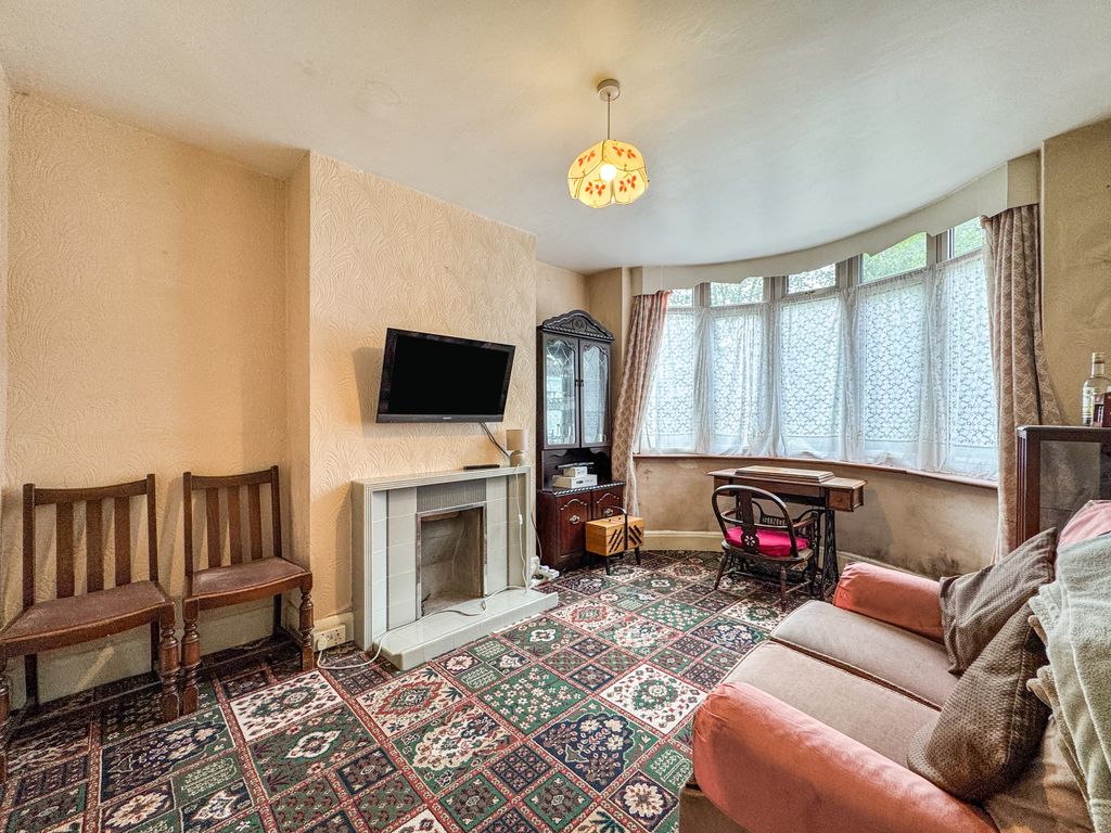 Property photo 2 of 13 Lounge
