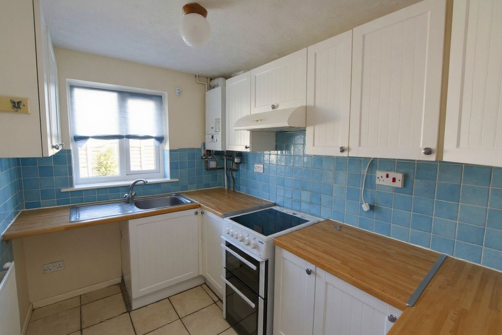 Property photo 2 of 14 Kitchen 2