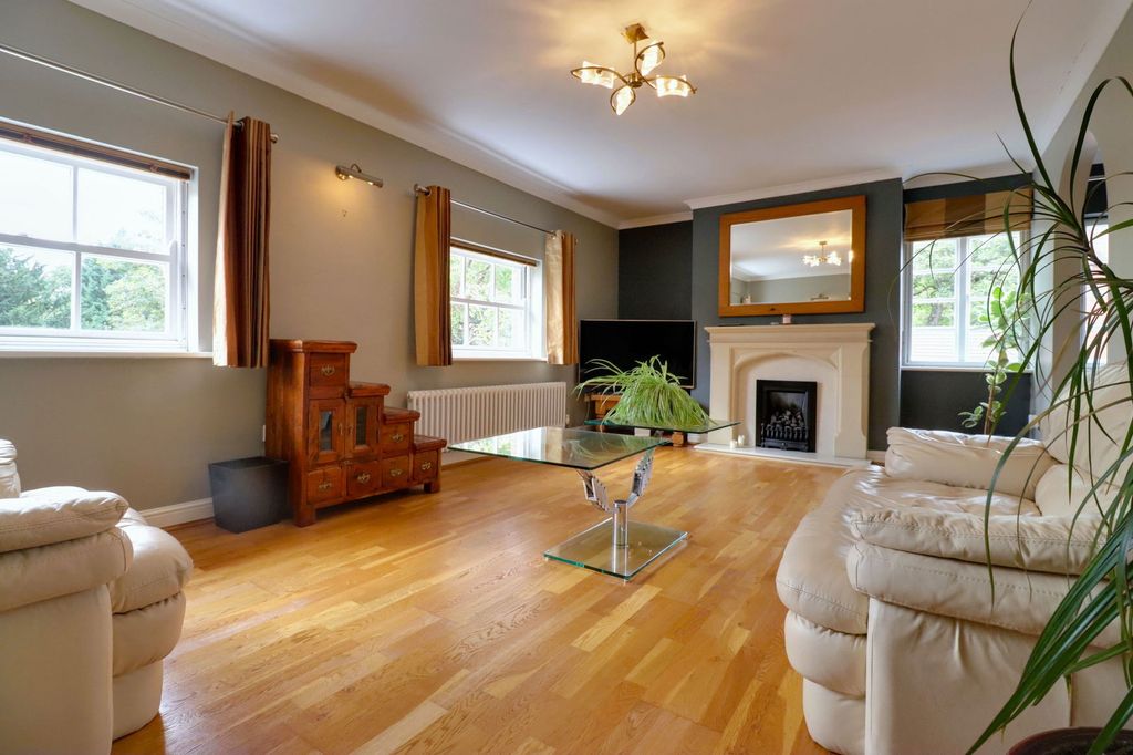 Property photo 2 of 11