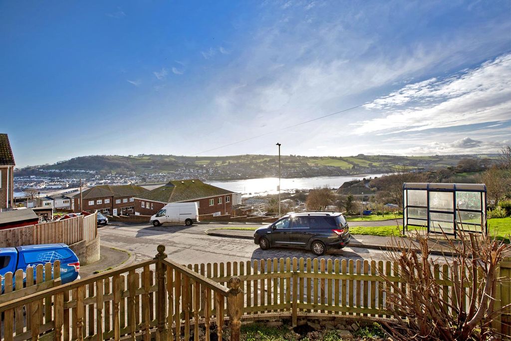 Property photo 2 of 11 Photo 3