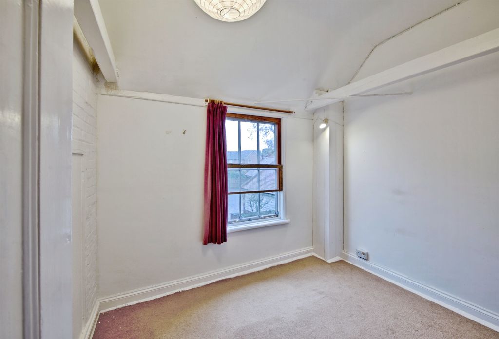 Property photo 2 of 27