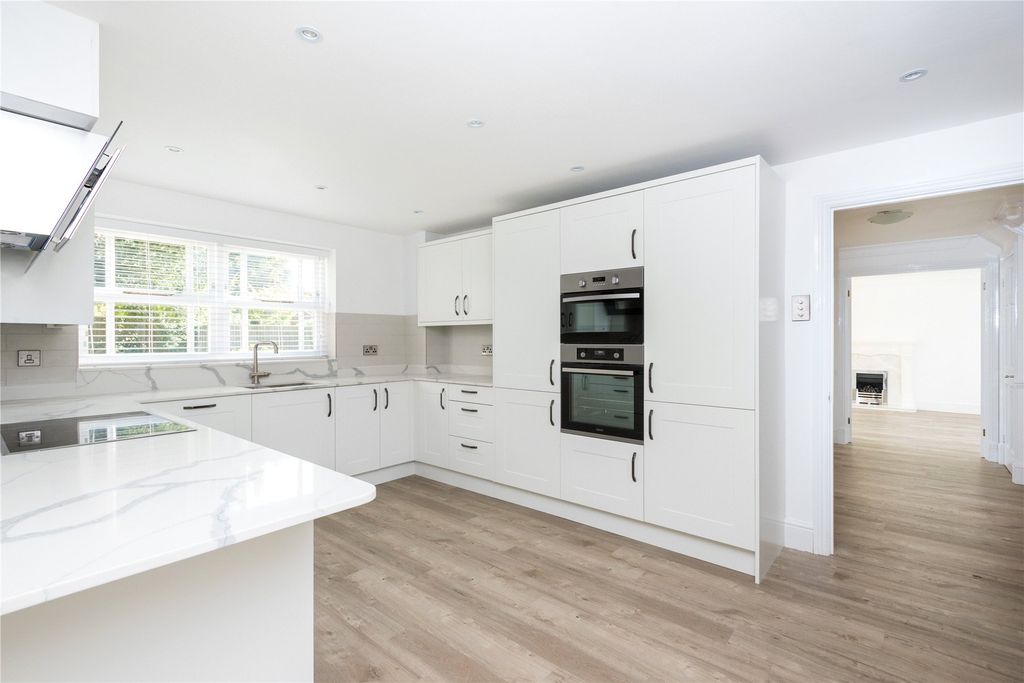 Property photo 2 of 14 Picture No. 08