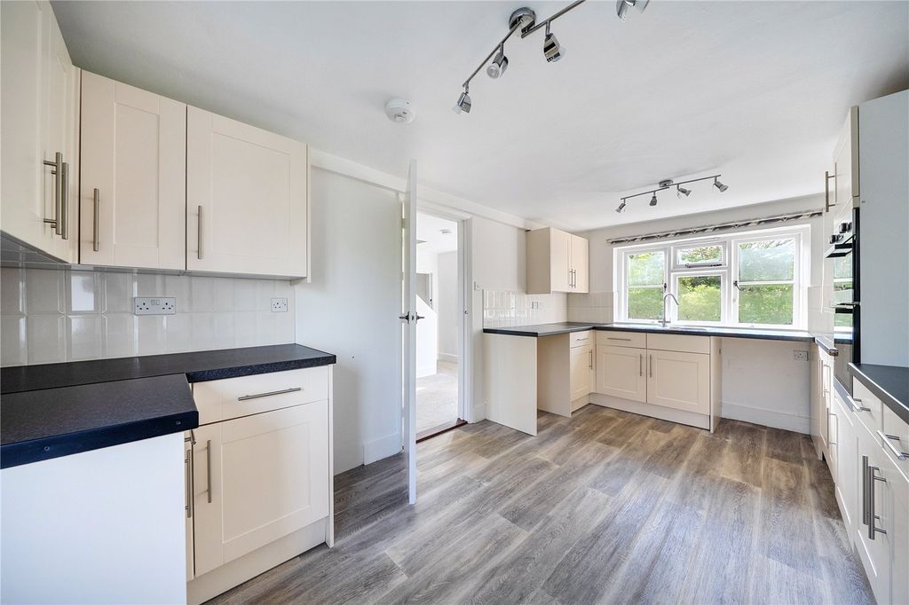 Property photo 3 of 8 Kitchen