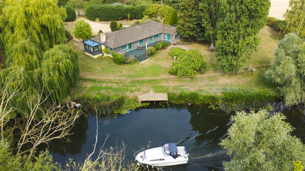 Property photo 1 of 32 Rear Boat Ps