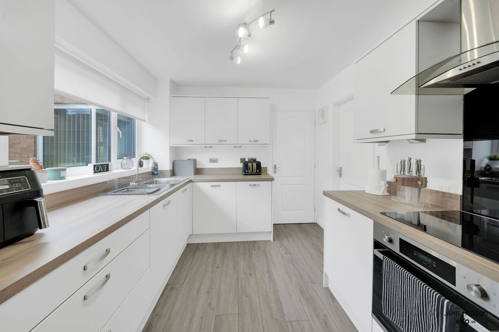 Property photo 2 of 32