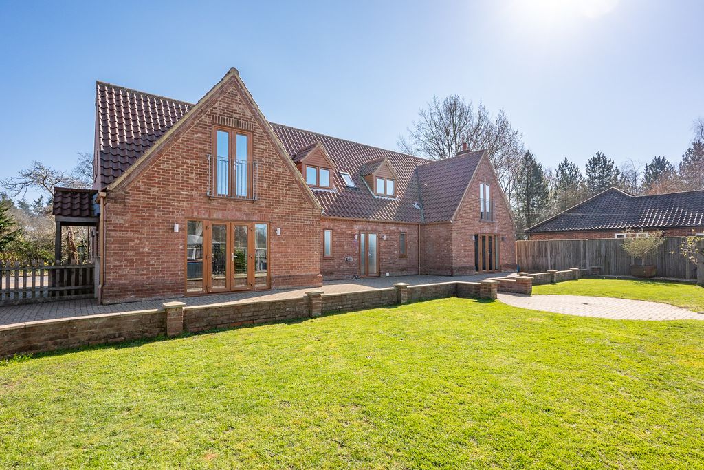 Property photo 1 of 20 Thepaddock,Holtroad,Woodnorton-67