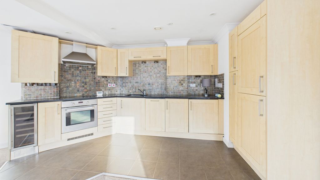 Property photo 2 of 10 Cam04968G0-Pr0081-Still007