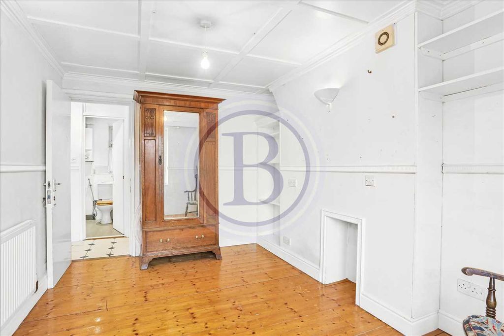 Property photo 3 of 12