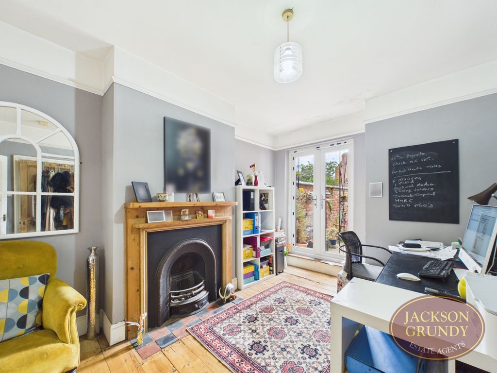Property photo 3 of 13 Holly Road