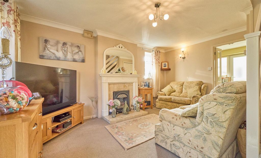 Property photo 2 of 16 Lounge To Front