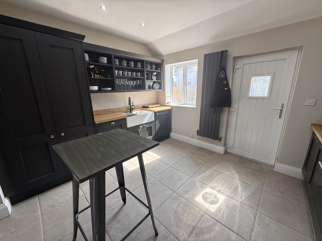 Property photo 2 of 18 Kitchen