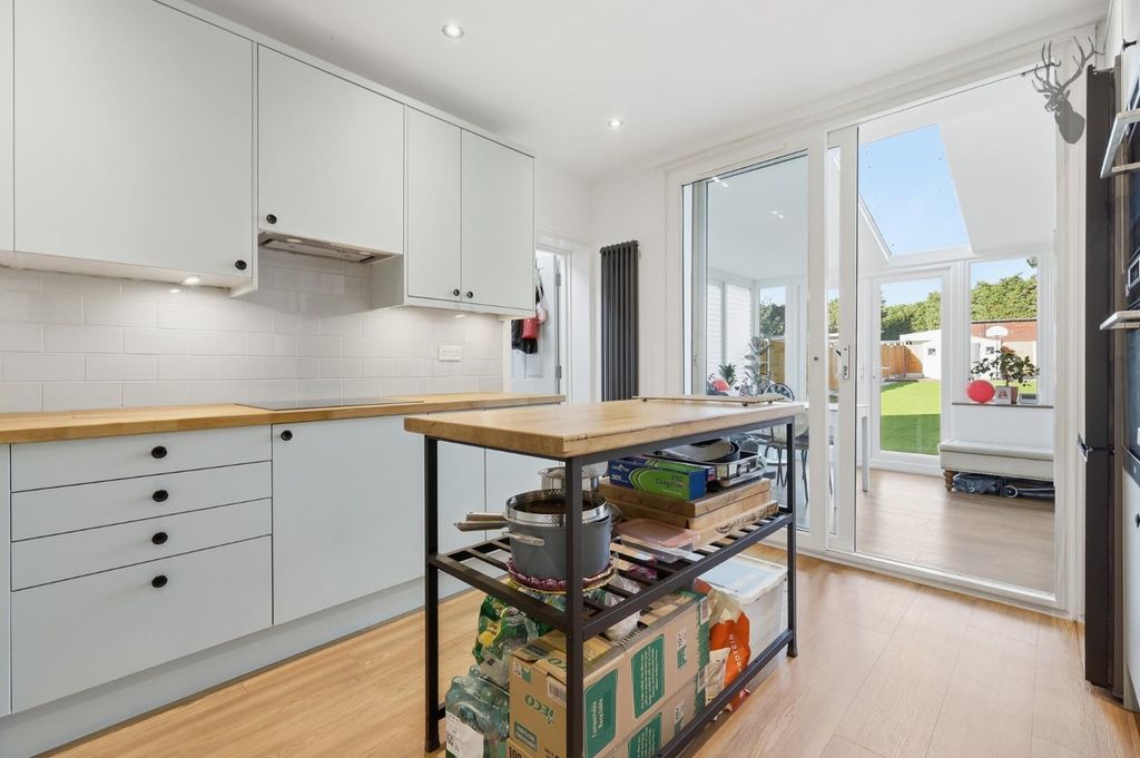 Property photo 3 of 25