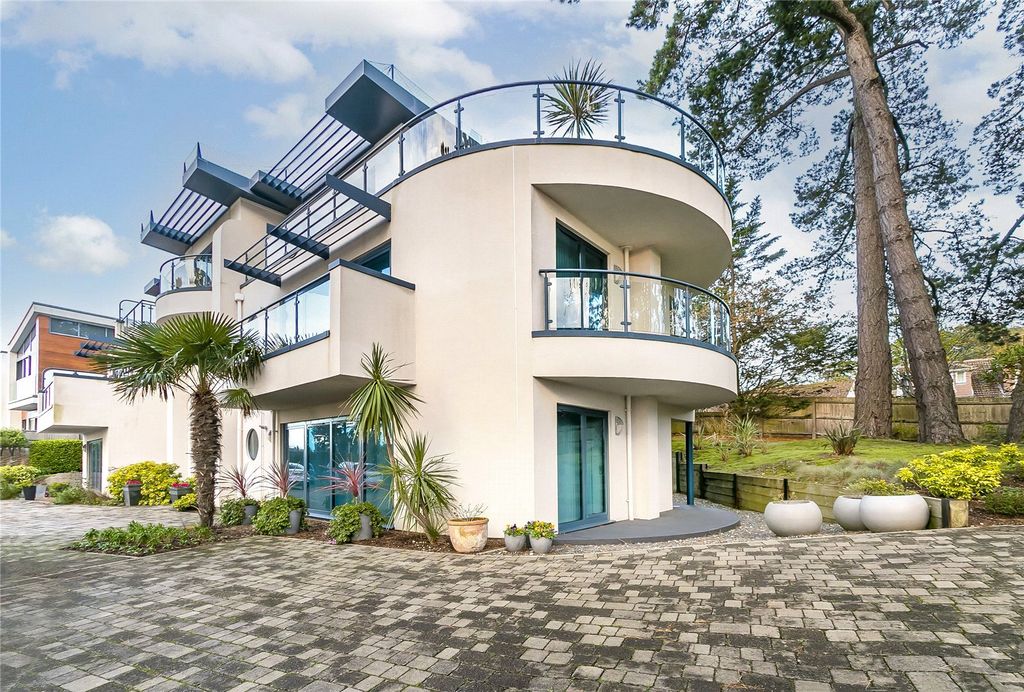 Property photo 1 of 18 Coral Point