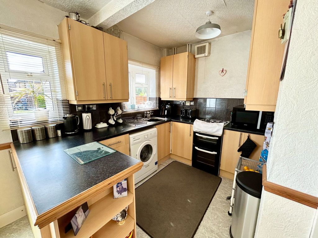 Property photo 2 of 28