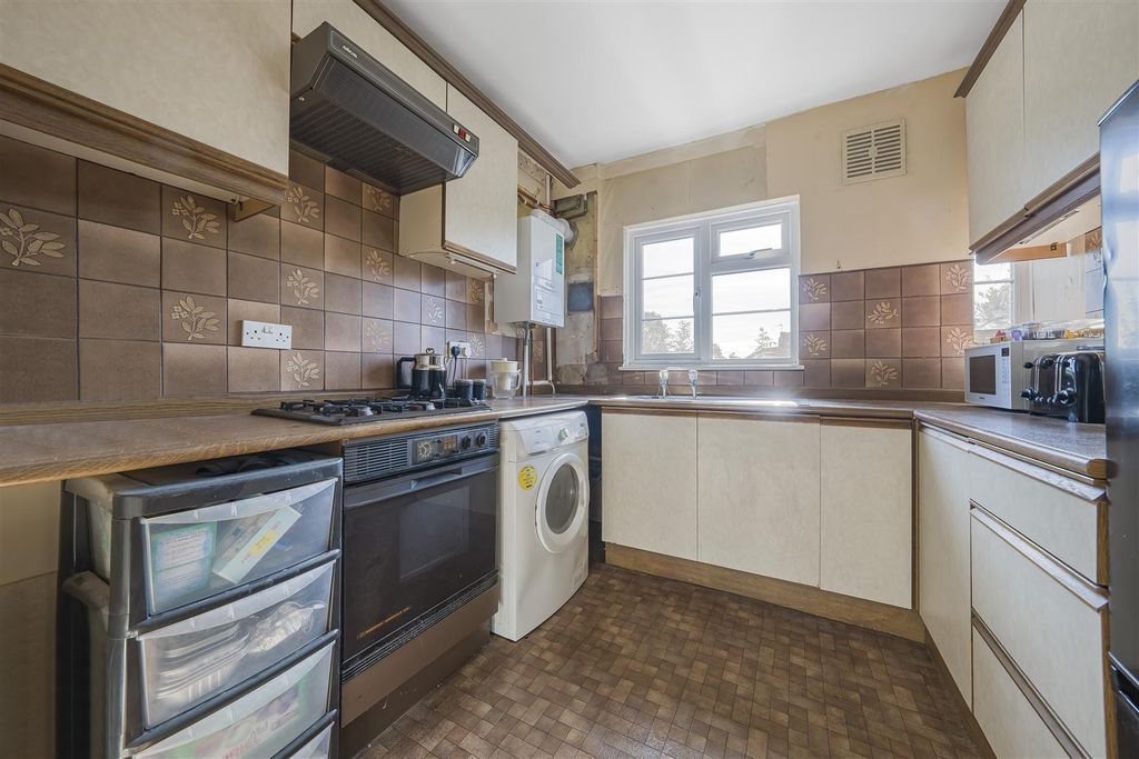 Property photo 3 of 8 4