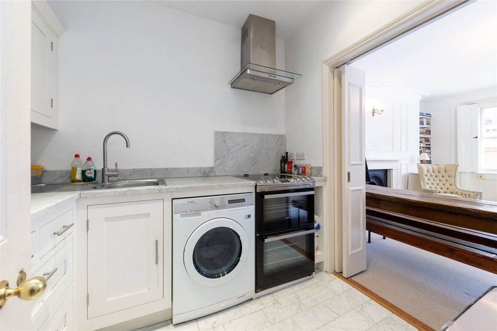 Property photo 3 of 6 Kitchen