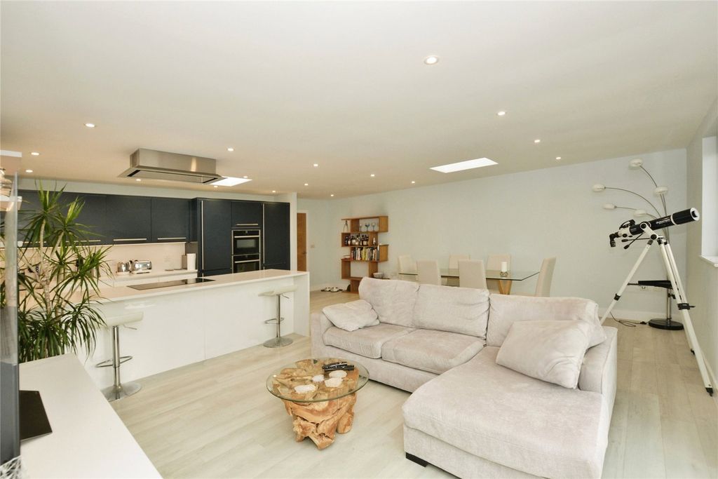 Property photo 3 of 21 Picture No. 38