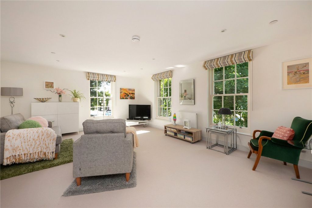 Property photo 2 of 23 Picture No. 25