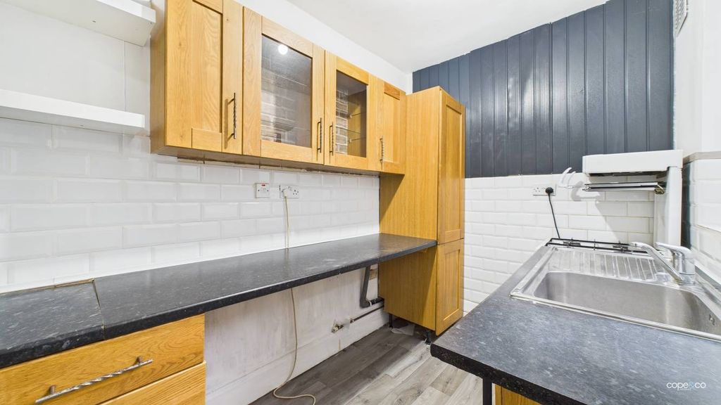 Property photo 2 of 9 4684174