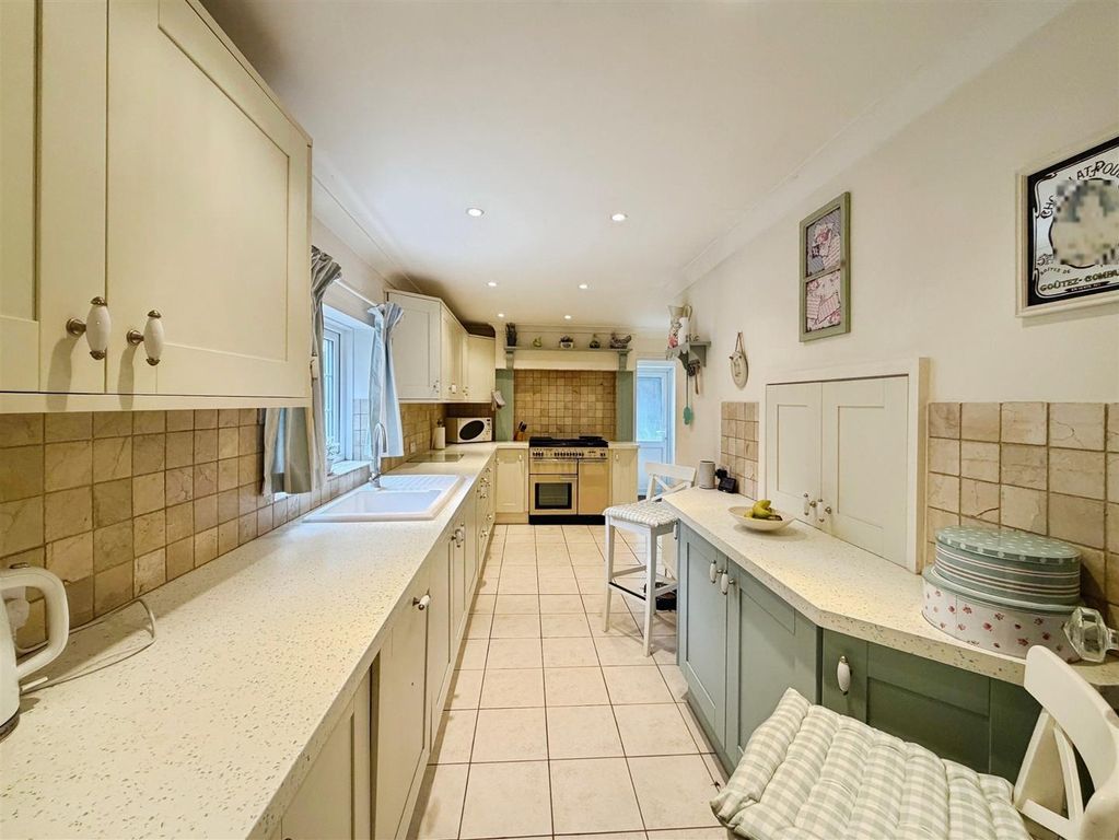 Property photo 3 of 22 Kitchen