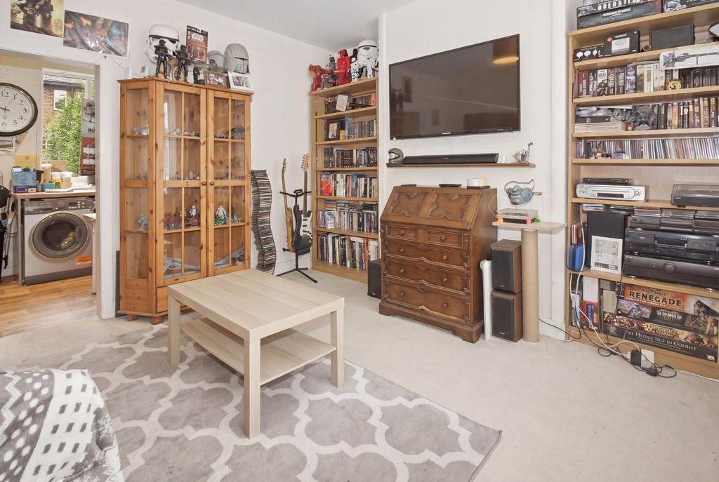 Property photo 3 of 6 Living Room