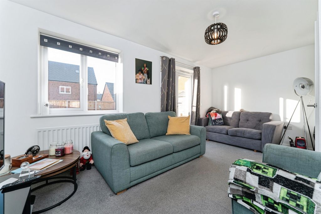 Property photo 3 of 17