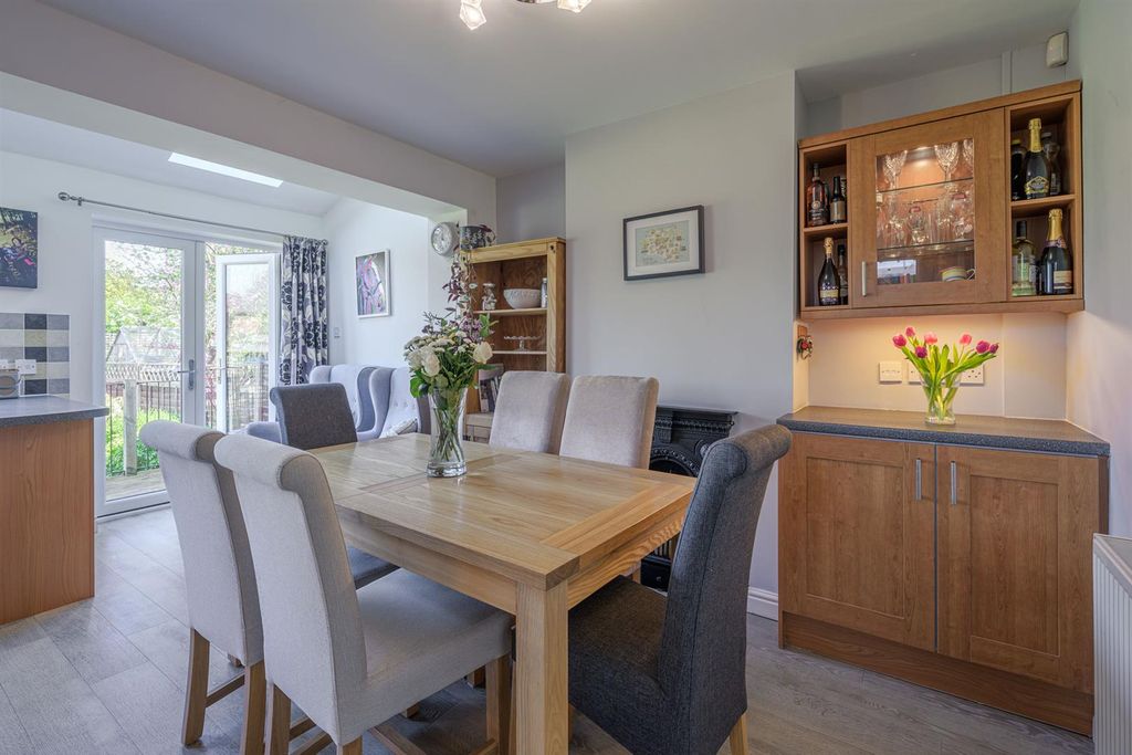 Property photo 3 of 28