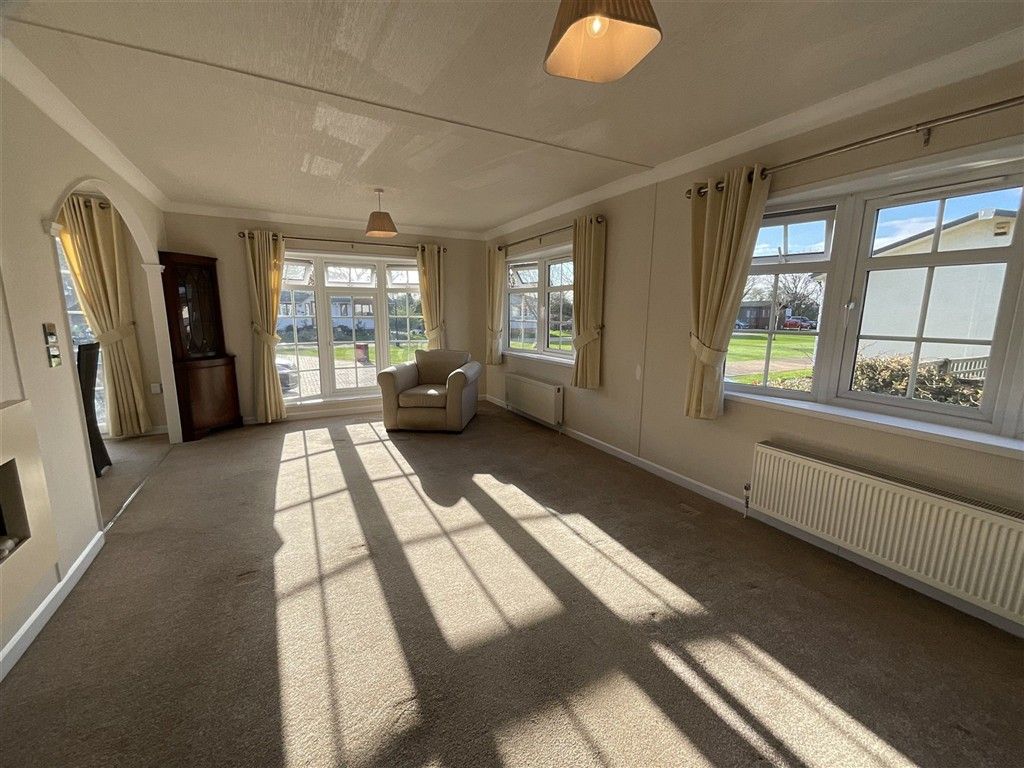 Property photo 1 of 10 Lounge