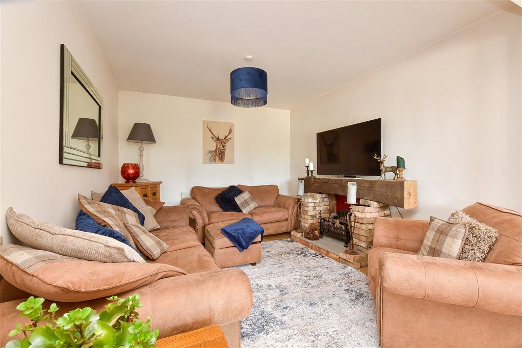 Property photo 3 of 14 Lounge