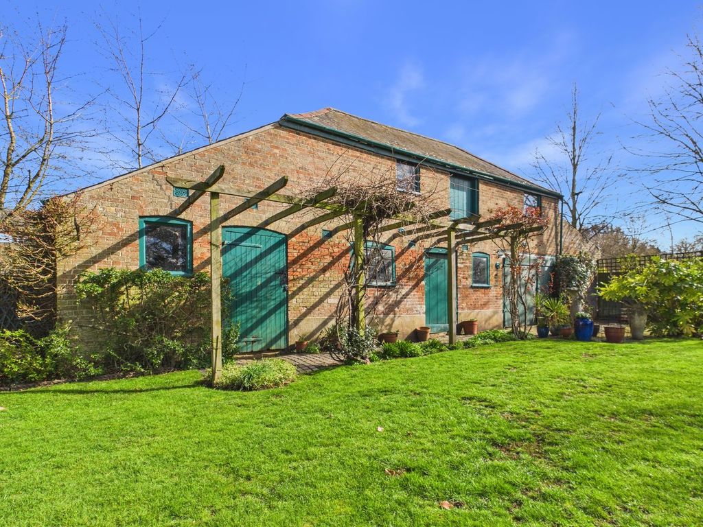 Property photo 2 of 27