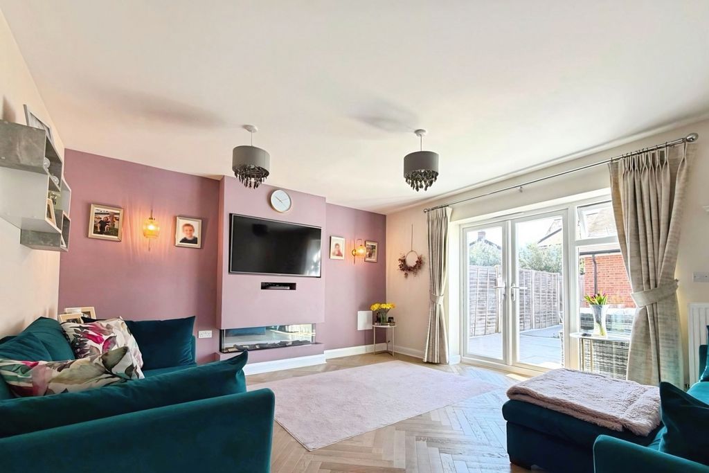 Property photo 2 of 17 Pbox-Img.Jpeg