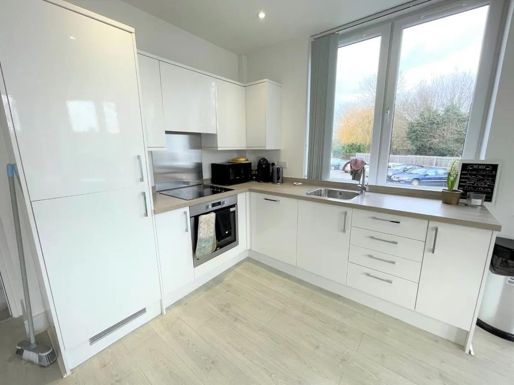 Property photo 3 of 6 Kitchen