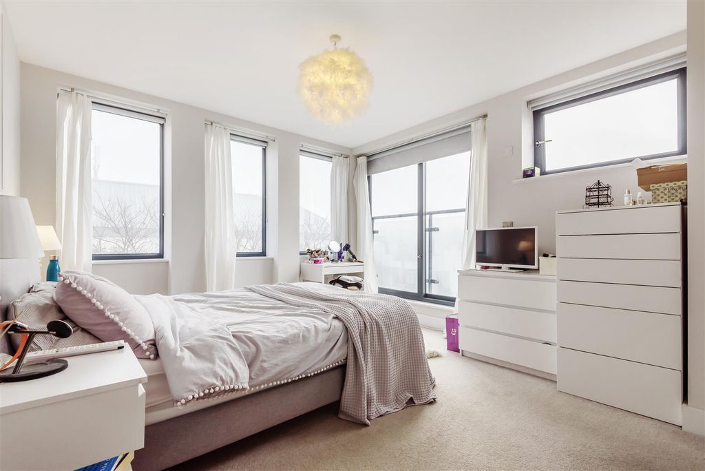 Property photo 2 of 11 8