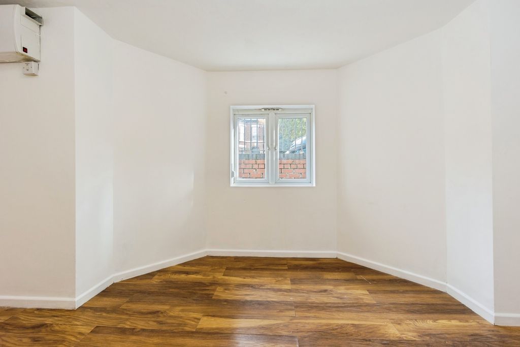 Property photo 3 of 21 Pbox-Img.Jpg