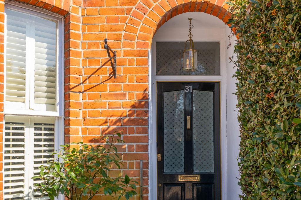 Property photo 2 of 27