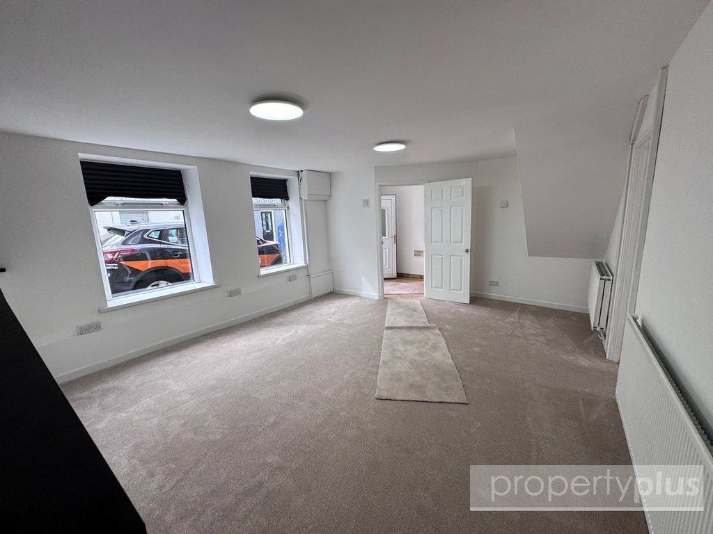 Property photo 3 of 15 Picture No. 12