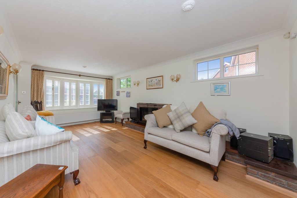 Property photo 2 of 26