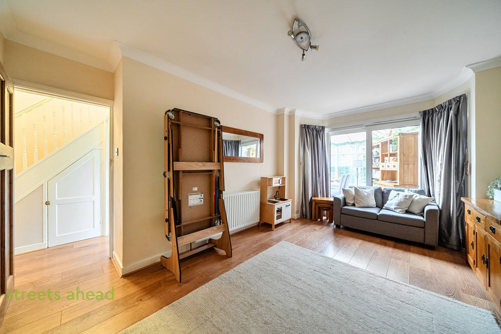 Property photo 3 of 18 2B0c9B0B-344E-4Fe...